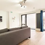 Beryl Road 1B2B Apartment In Hammersmith